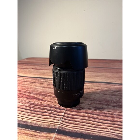 Nikon AF-S DX NIKKOR 55-200mm f/4-5.6G ED Telephoto Zoom Lens - Picture 10 of 15